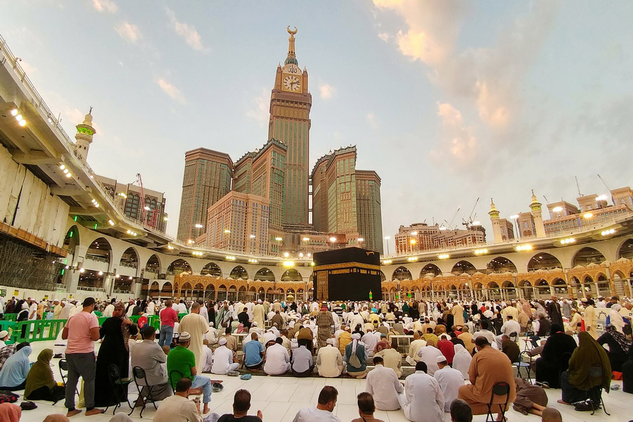 Balancing work and worship for Umrah