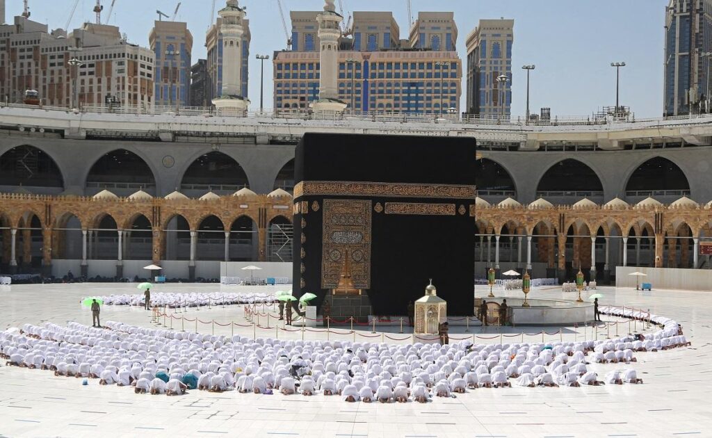 How to Book Flights for Umrah Like a Pro