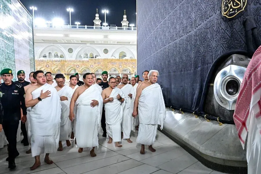 Giving a kiss to black stone during umrah 